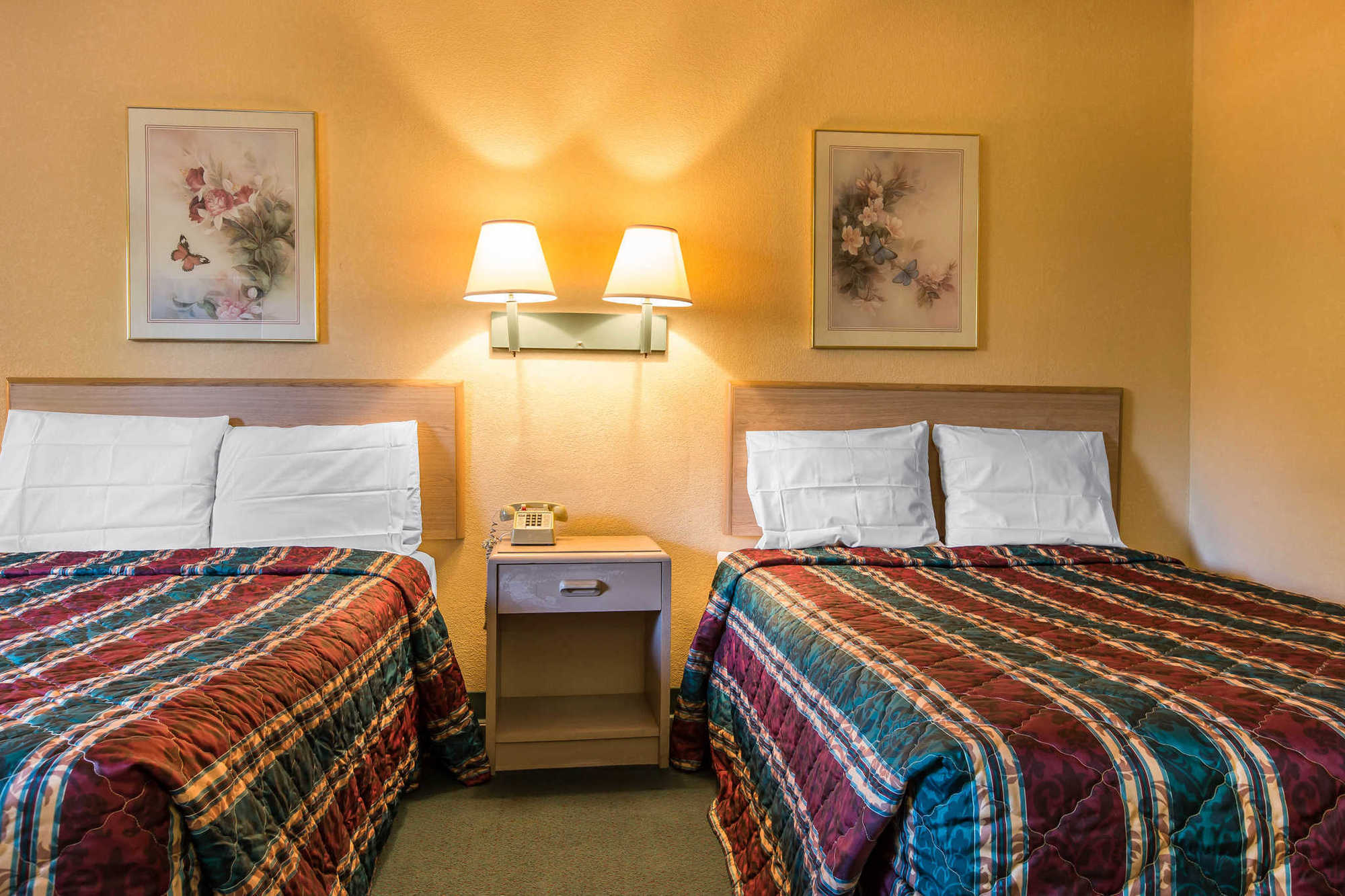 Travelodge By Wyndham فورسيث الغرفة الصورة