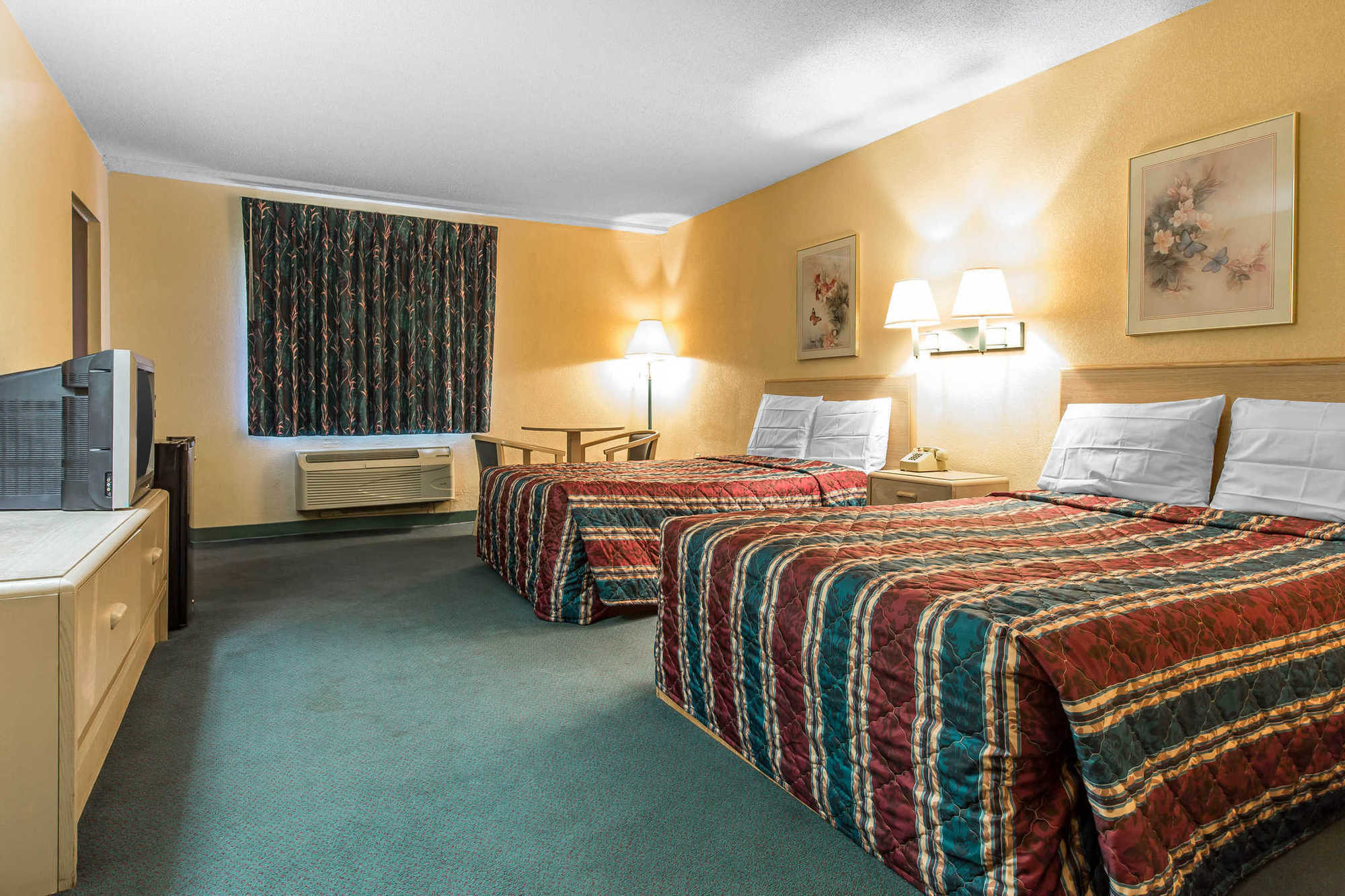 Travelodge By Wyndham فورسيث الغرفة الصورة