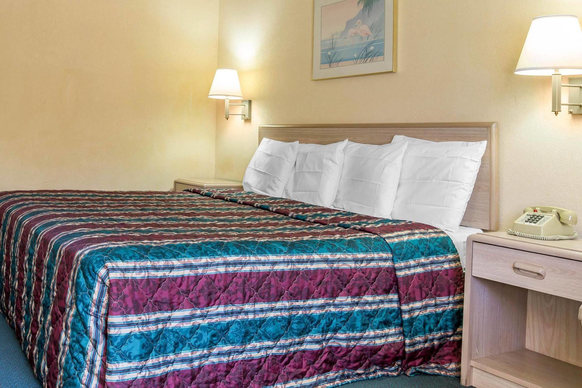 Travelodge By Wyndham فورسيث المظهر الخارجي الصورة