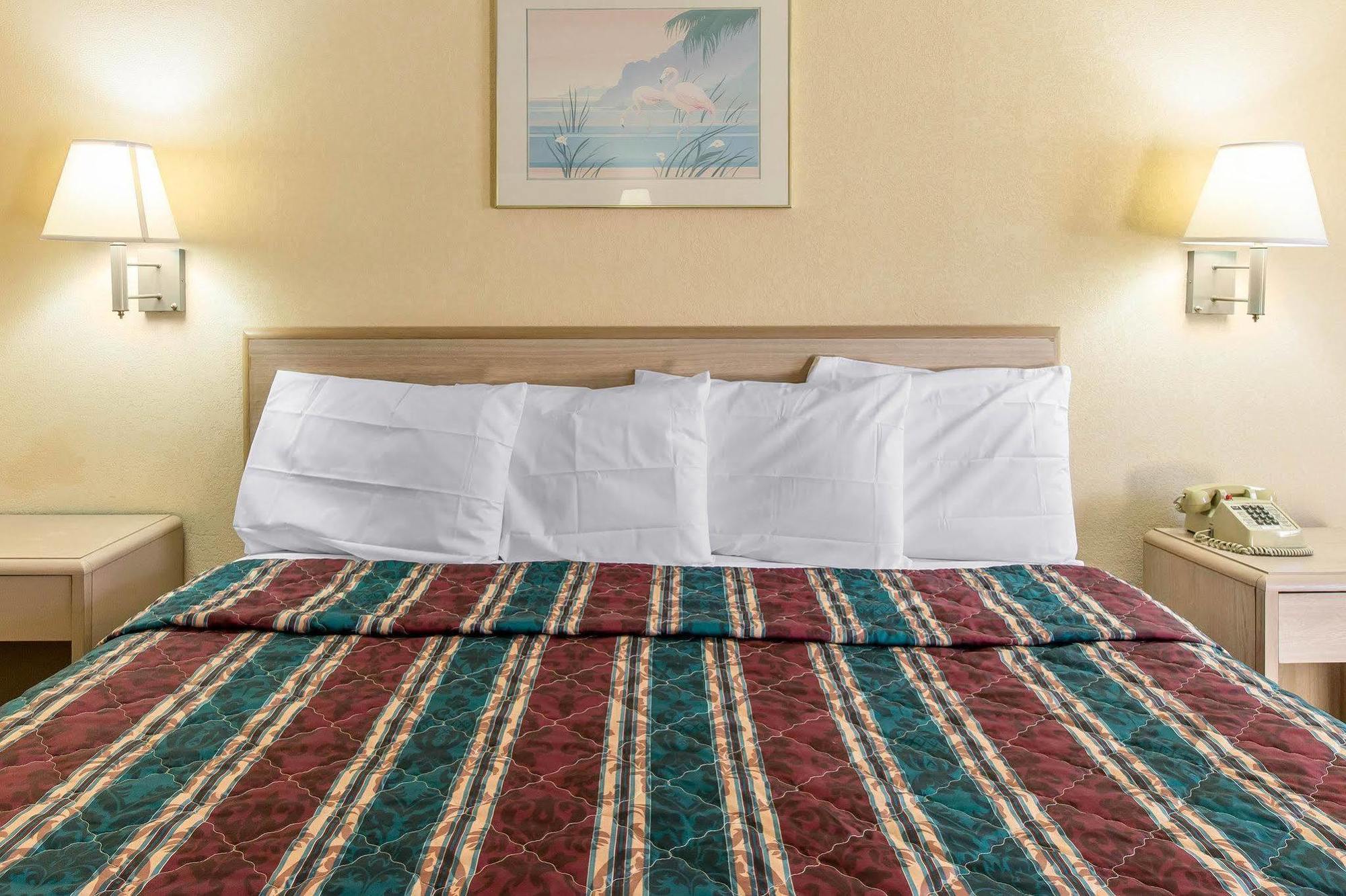 Travelodge By Wyndham فورسيث المظهر الخارجي الصورة